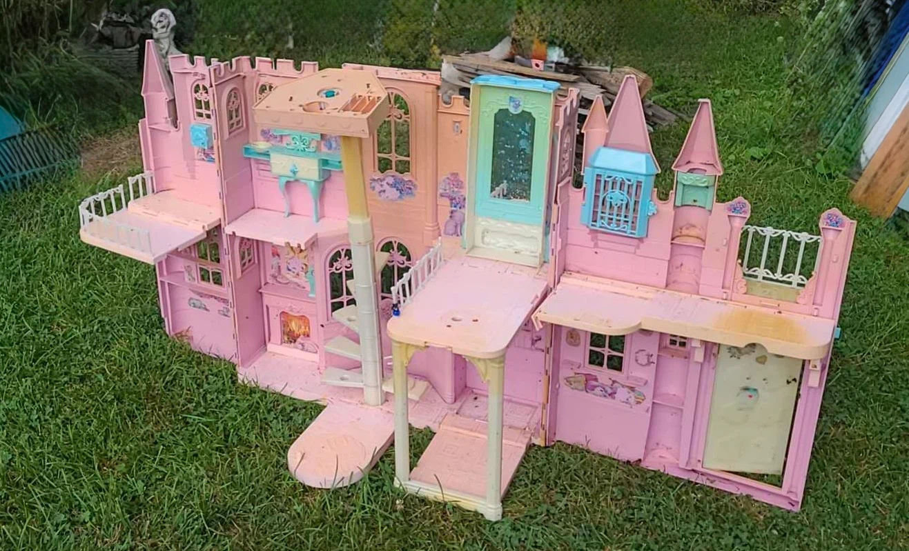 Pink Castle Dollhouse - photo 2