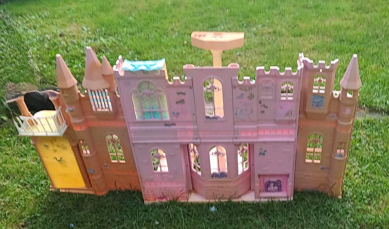 Pink Castle Dollhouse - photo 3