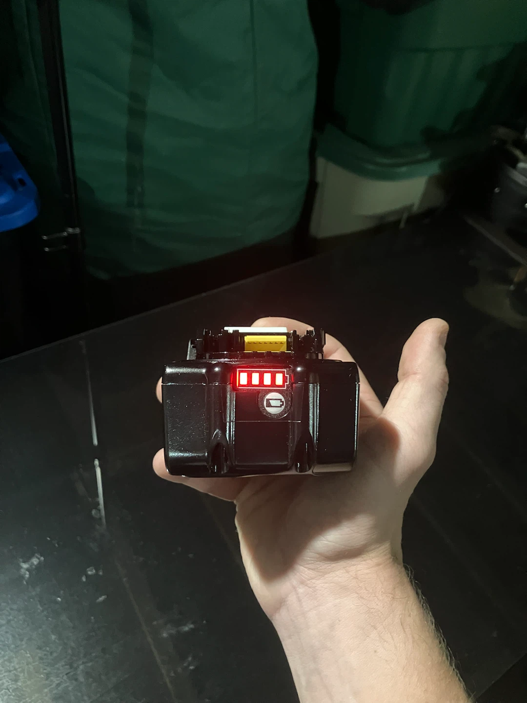 New Makita 18V 6ah Battery - photo 2