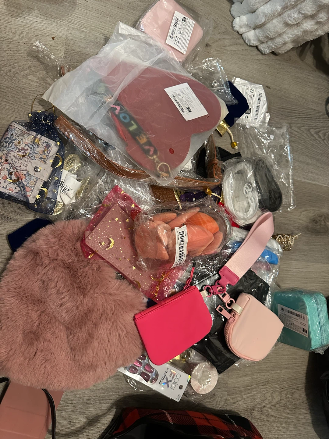 Huge NEW Mystery Bundle – Bags, Beauty & Accessories - photo 2