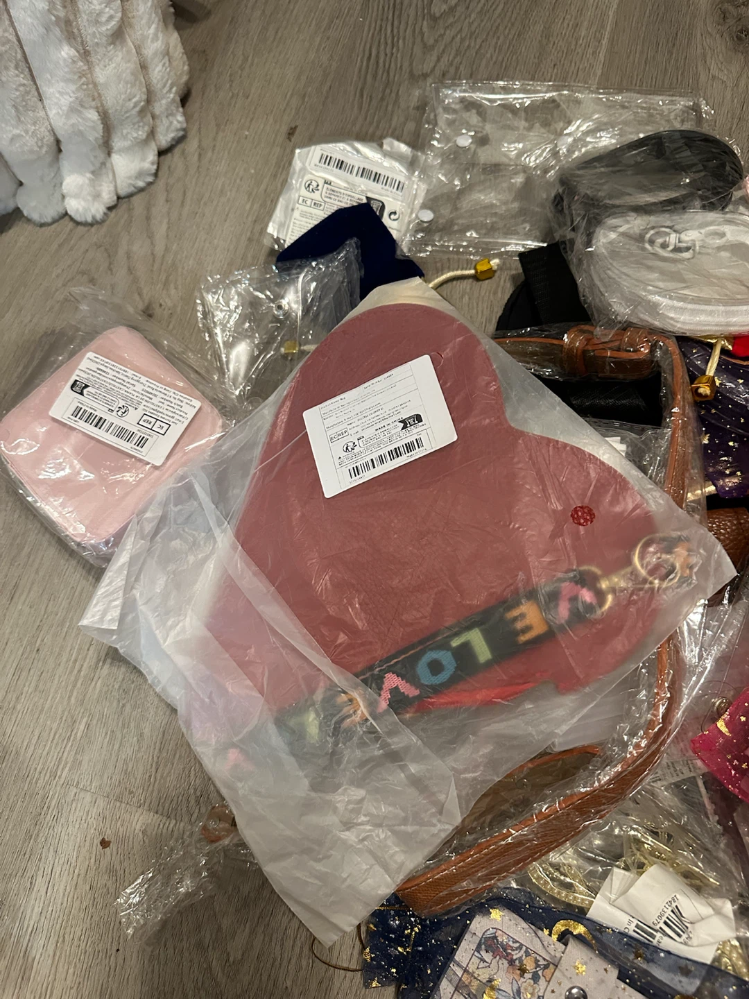 Huge NEW Mystery Bundle – Bags, Beauty & Accessories - photo 3