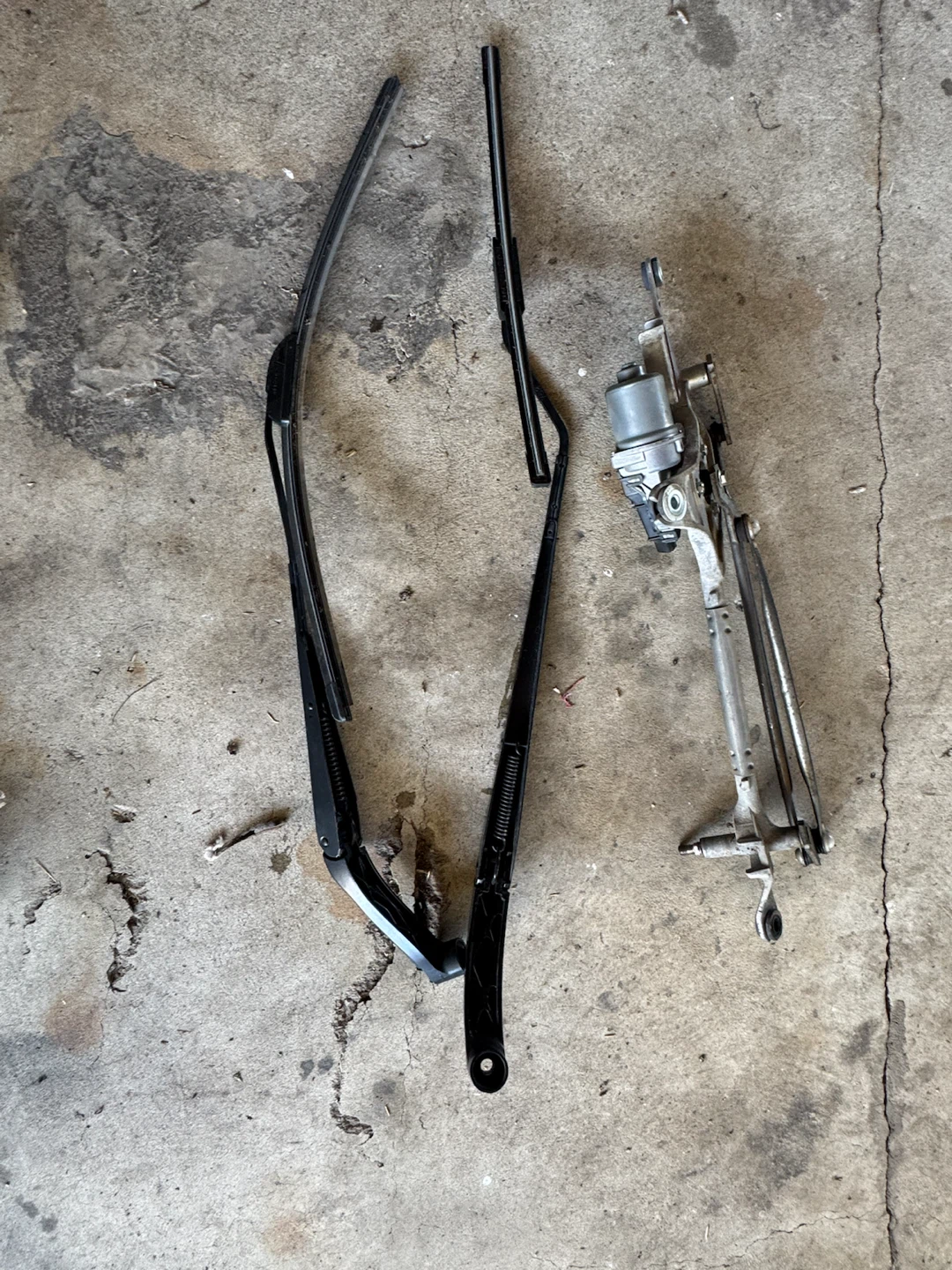 front windshield wiper assembly