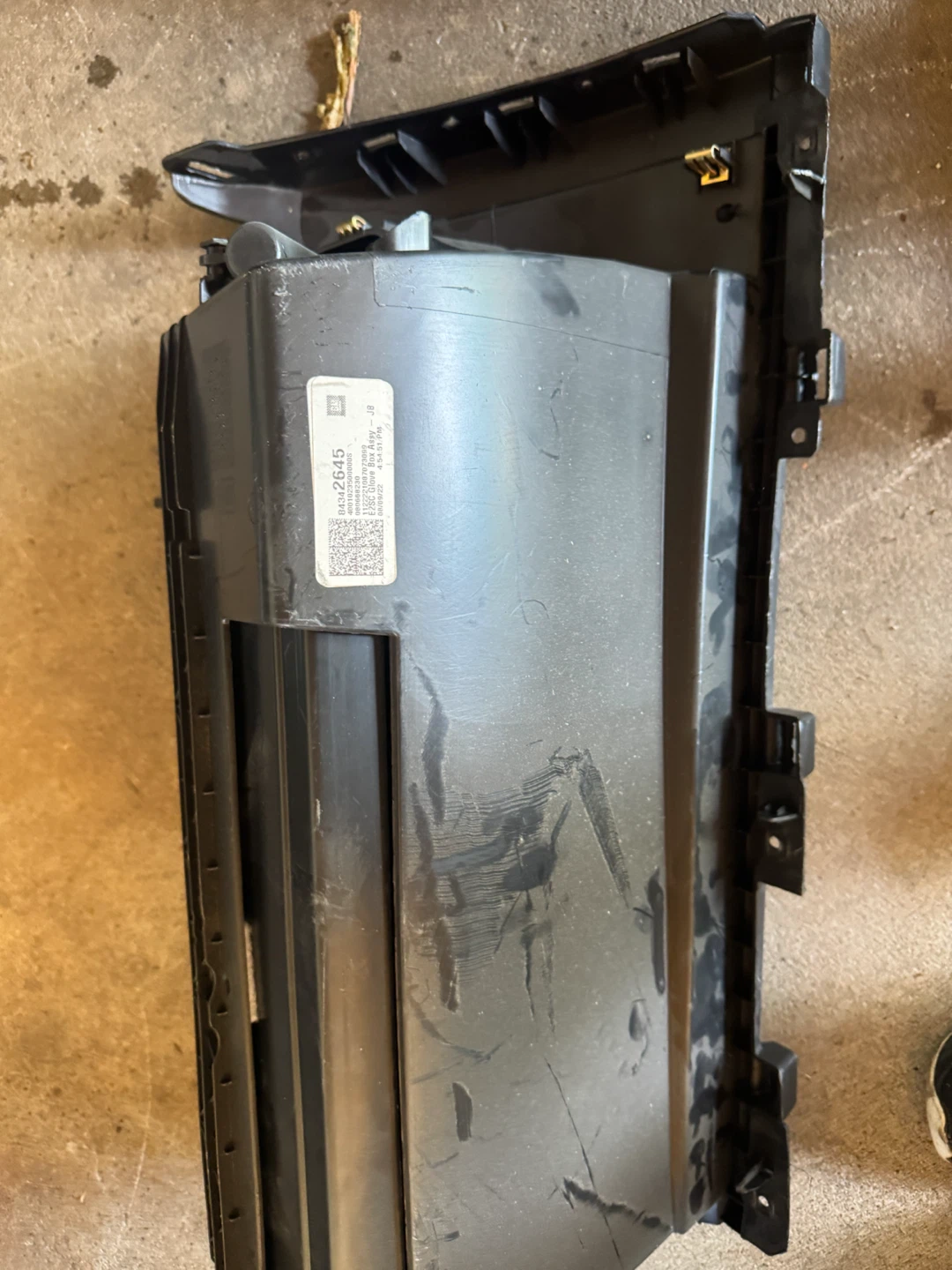 glove box assembly - photo 2
