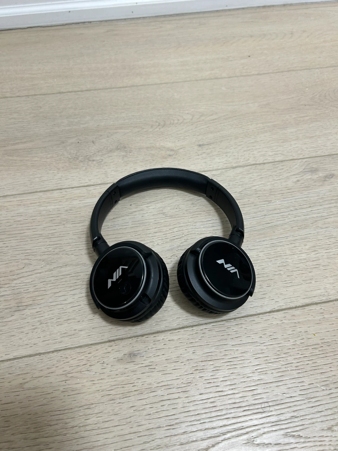 Nia Black Wireless Headphones