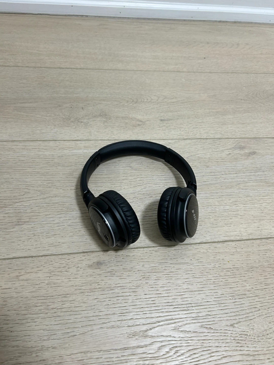 Nia Black Wireless Headphones - photo 3