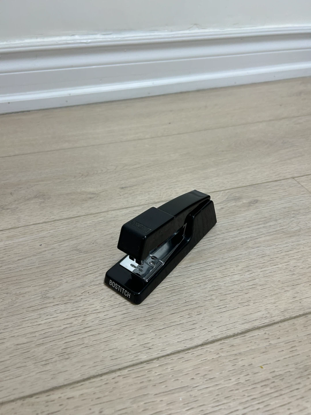 BOSTITCH B400 Stapler