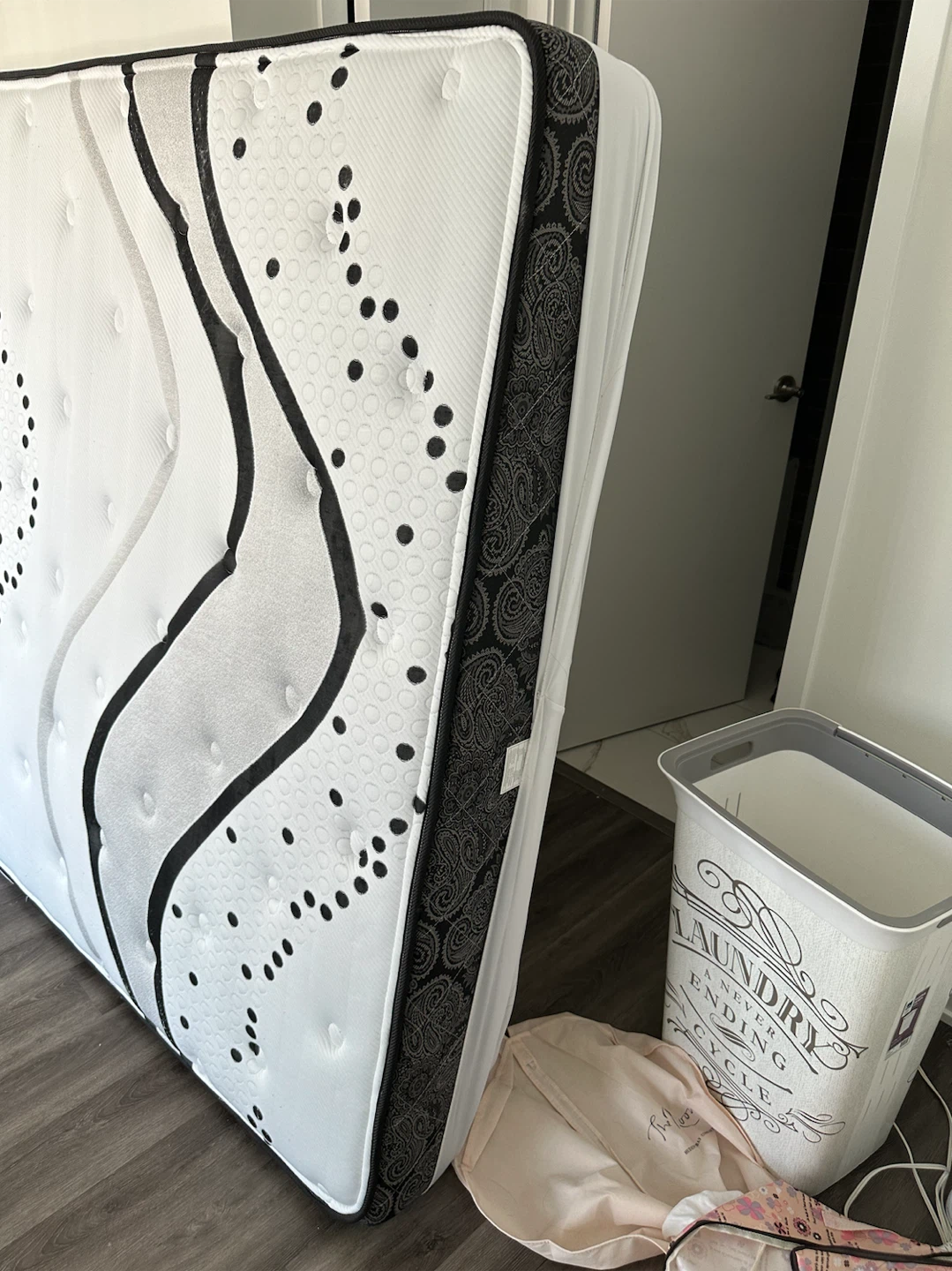 Queen Size Mattress - photo 2