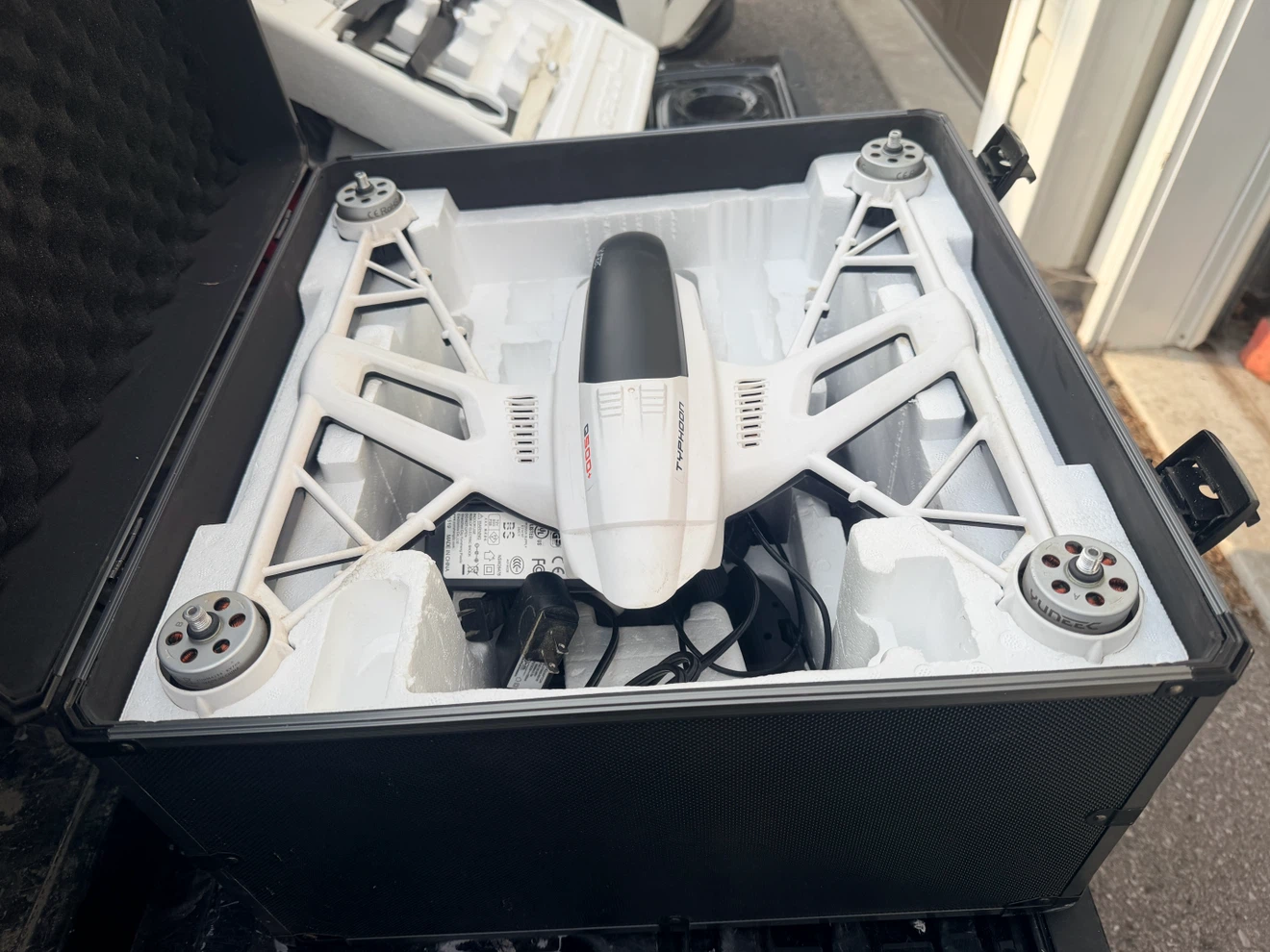 Yuneec Typhoon Q500+ Drone with Case and Accessories - photo 2