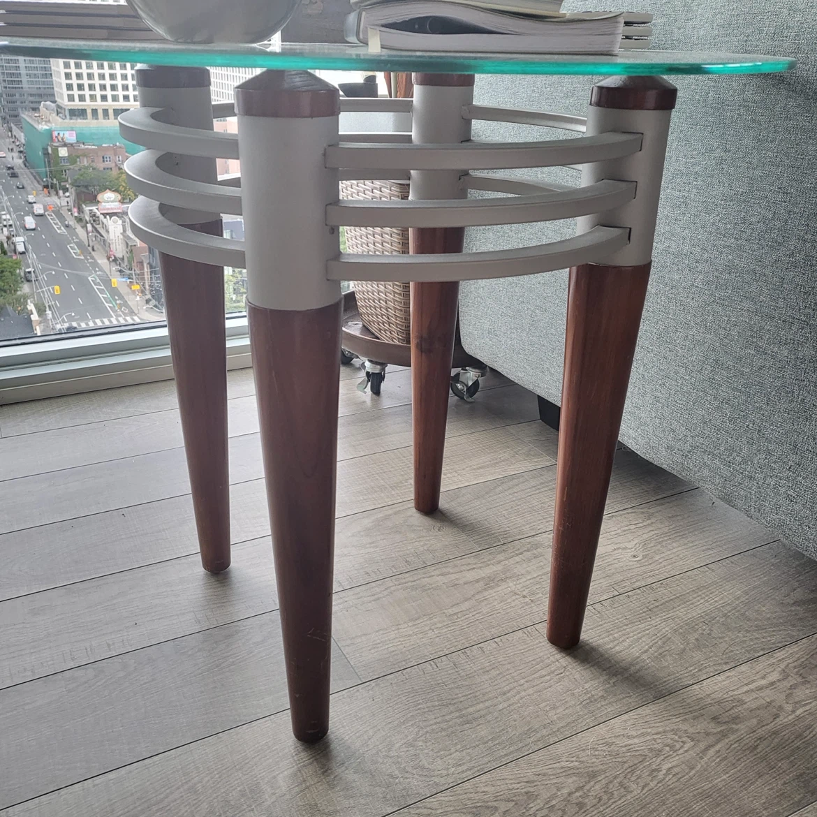 Glass side table - round - 2 available