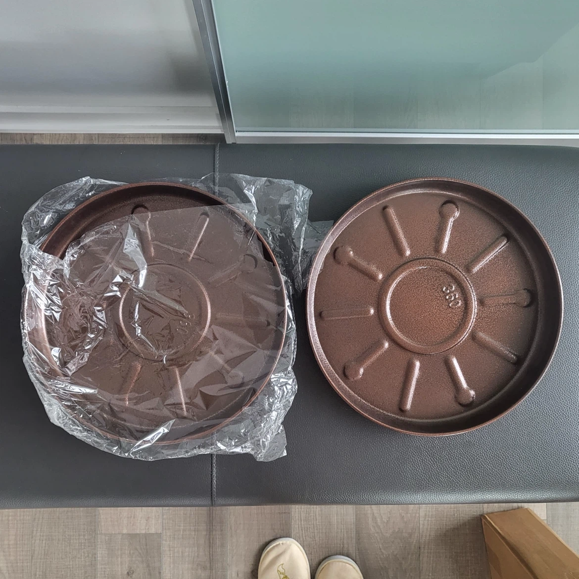 2 Round Metal Plant Pot Caddy Stand