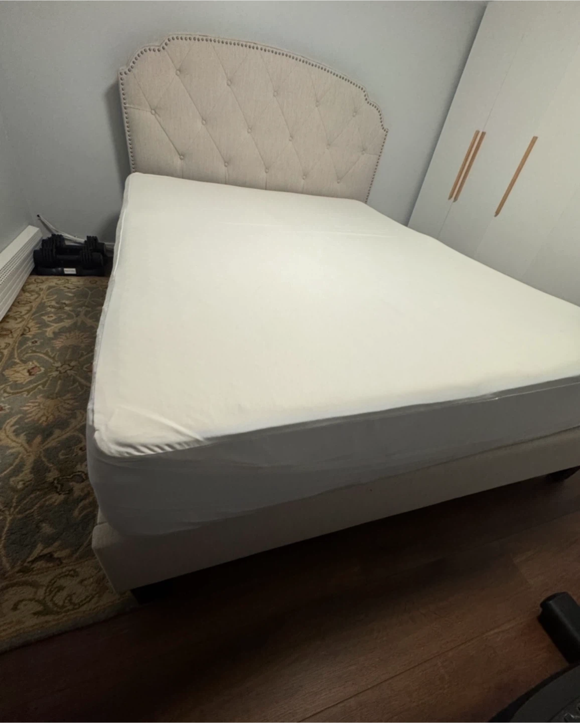 Tufted Upholstered Headboard and mattress box spring - photo 2