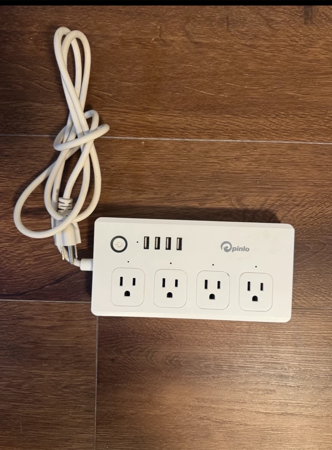 Pinlo Power Strip with 4 AC Outlets and 4 USB Ports - photo 2