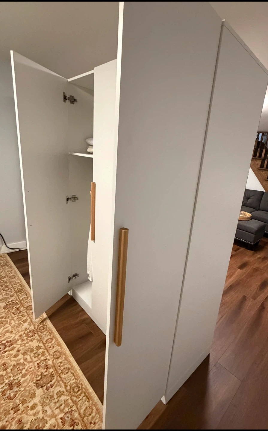 White 3-Door Wardrobe with Wooden Handles - photo 3