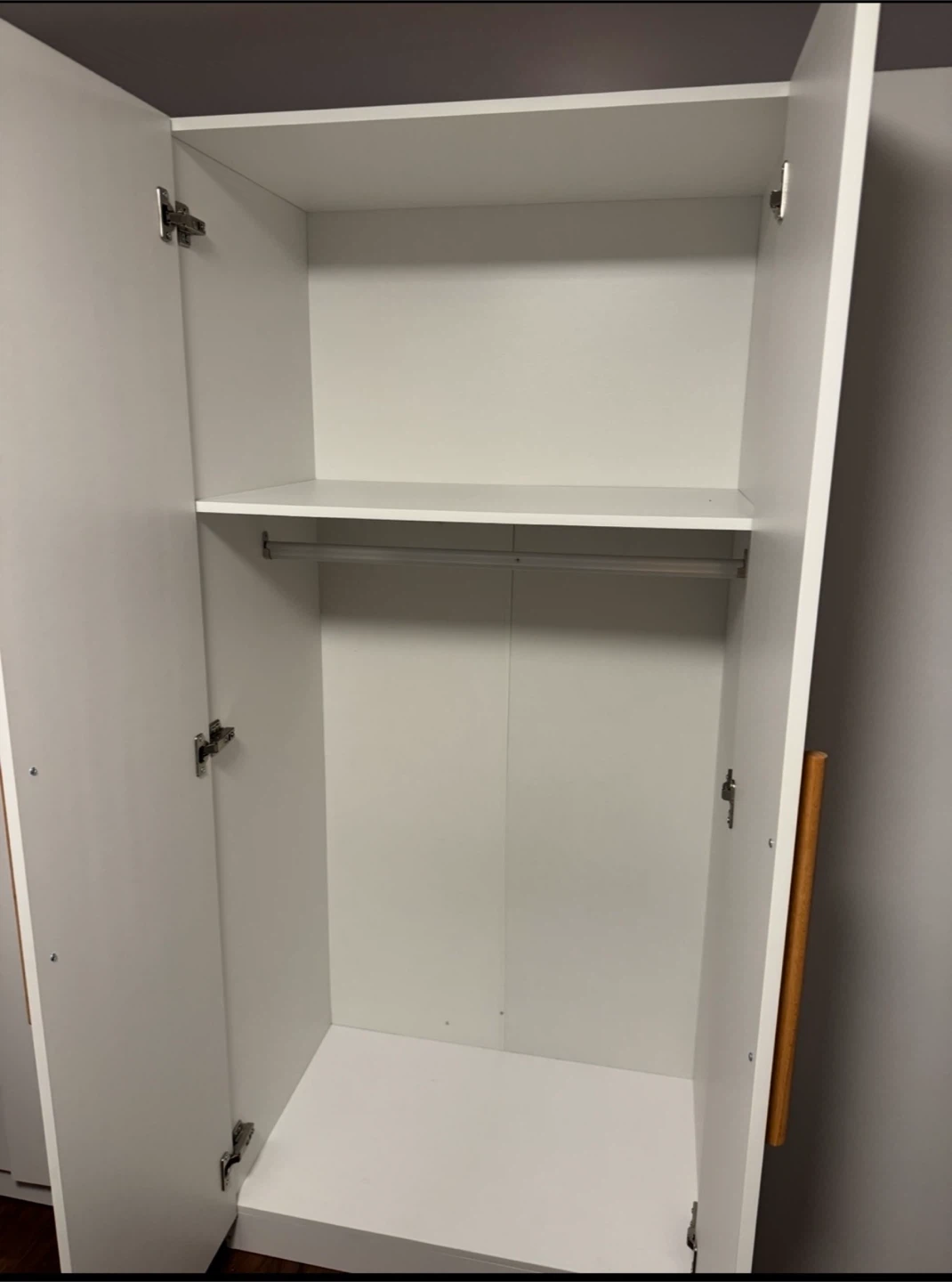 White 3-Door Wardrobe with Wooden Handles - photo 5