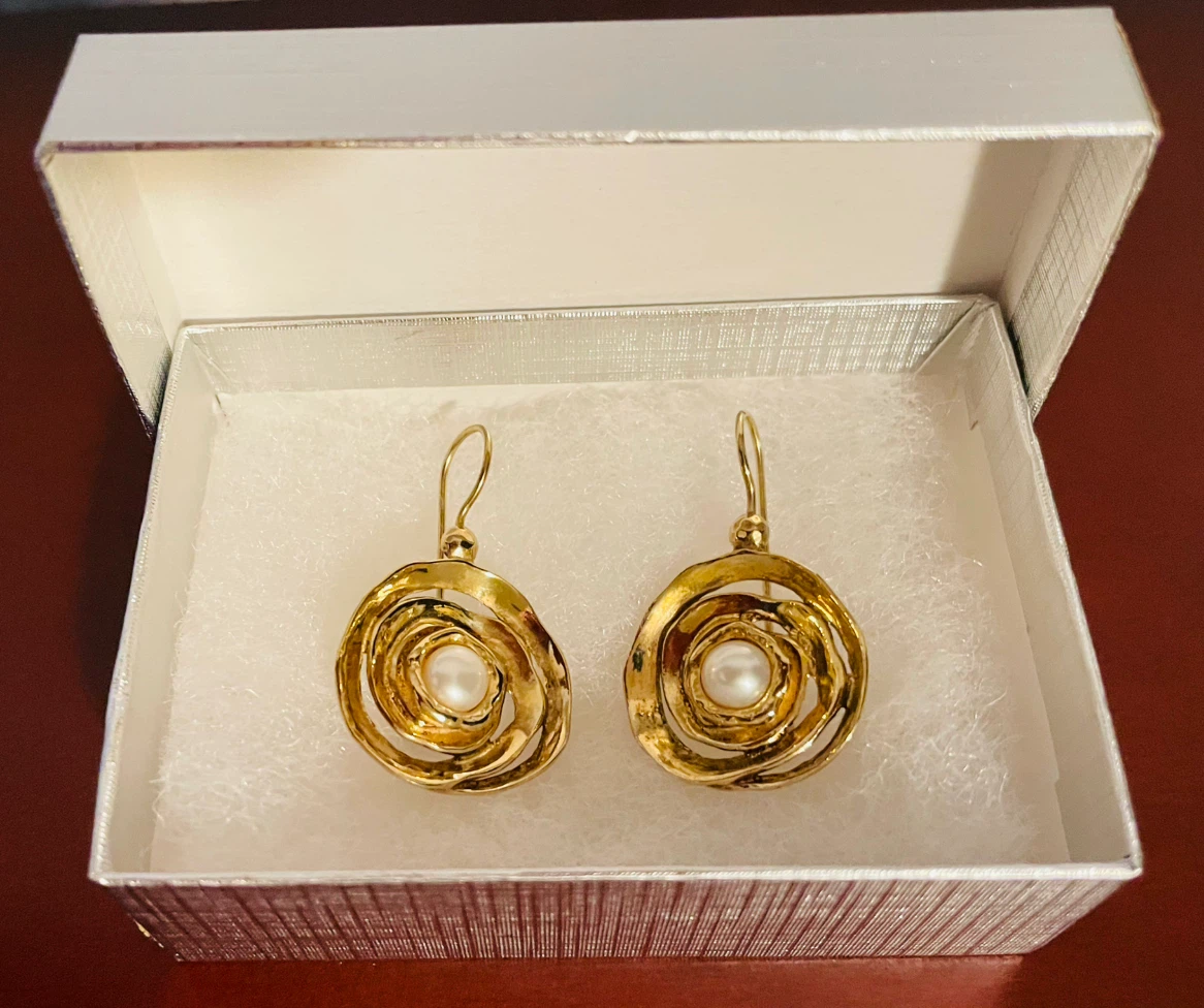Gold and Pearl earrings