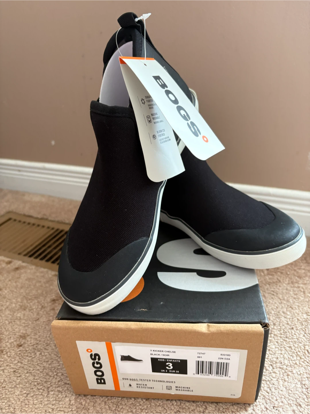 NEW, BOGS Unisex-Child Chelsea Water Resistant Boots, size 3.
