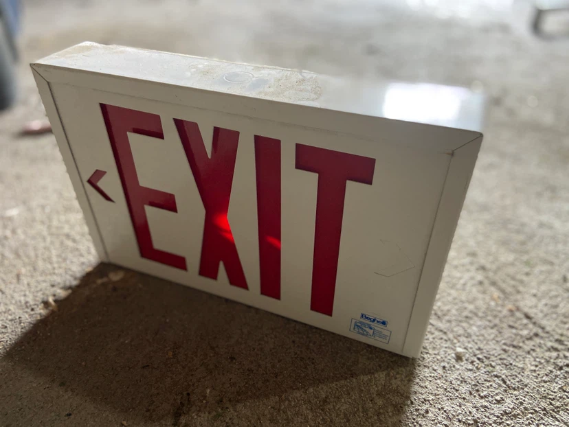 Beghelli Exit Sign Light - photo 2