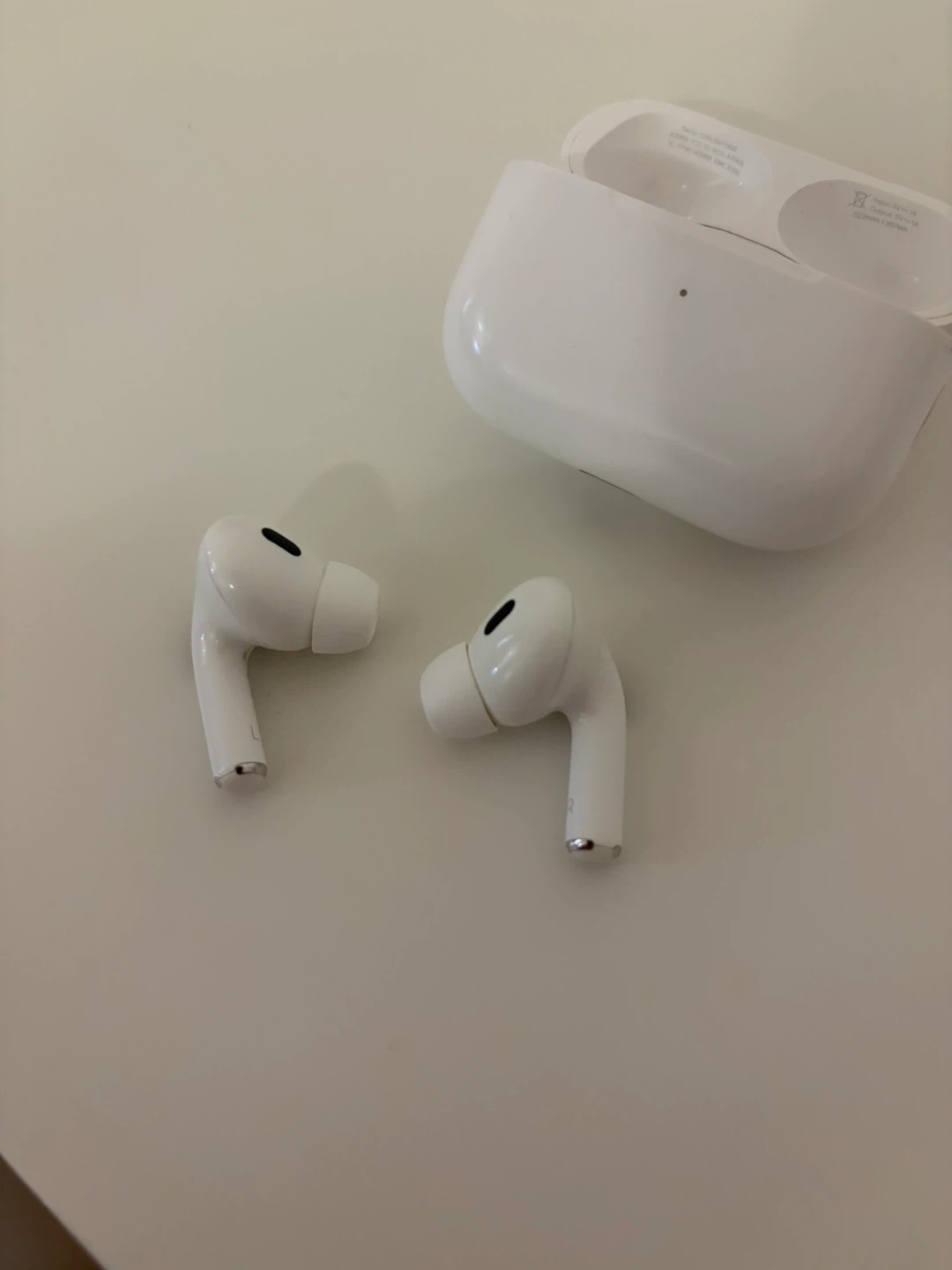 Apple AirPods Pro (2nd Gen) - photo 2