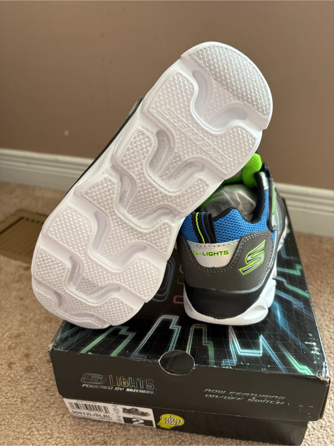 NEW, Skechers Kids Light up sneakers, size 2. - photo 5