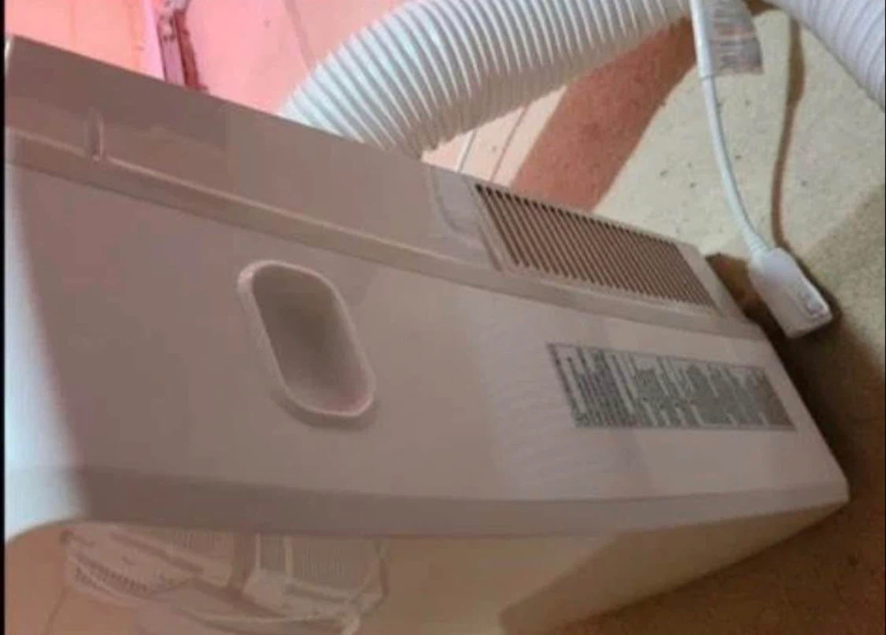 LG Portable Air Conditioner - photo 2