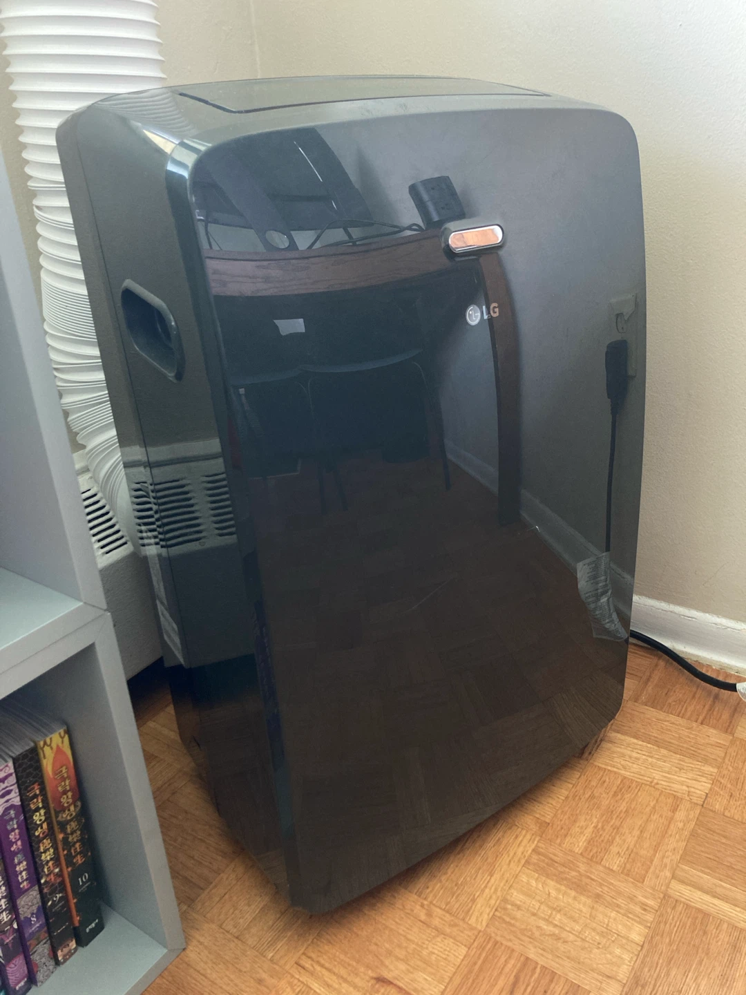 LG 12,000 BTU Portable Air Conditioner LP1217GSR - photo 2