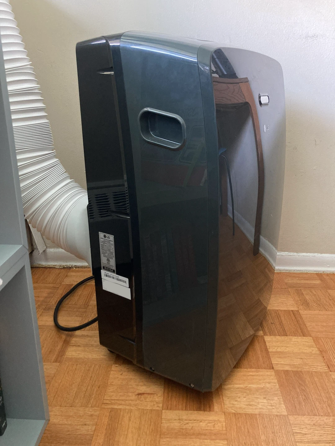 LG 12,000 BTU Portable Air Conditioner LP1217GSR - photo 4