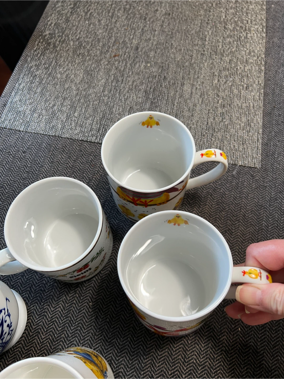 Mixed Lot of 5 Mugs with Various Designs - photo 5