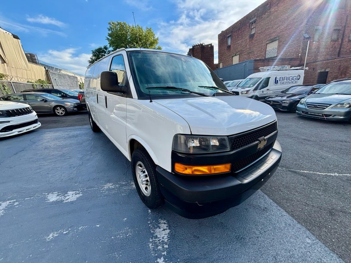 Chevy express 2500 extended 2019 107k - photo 2