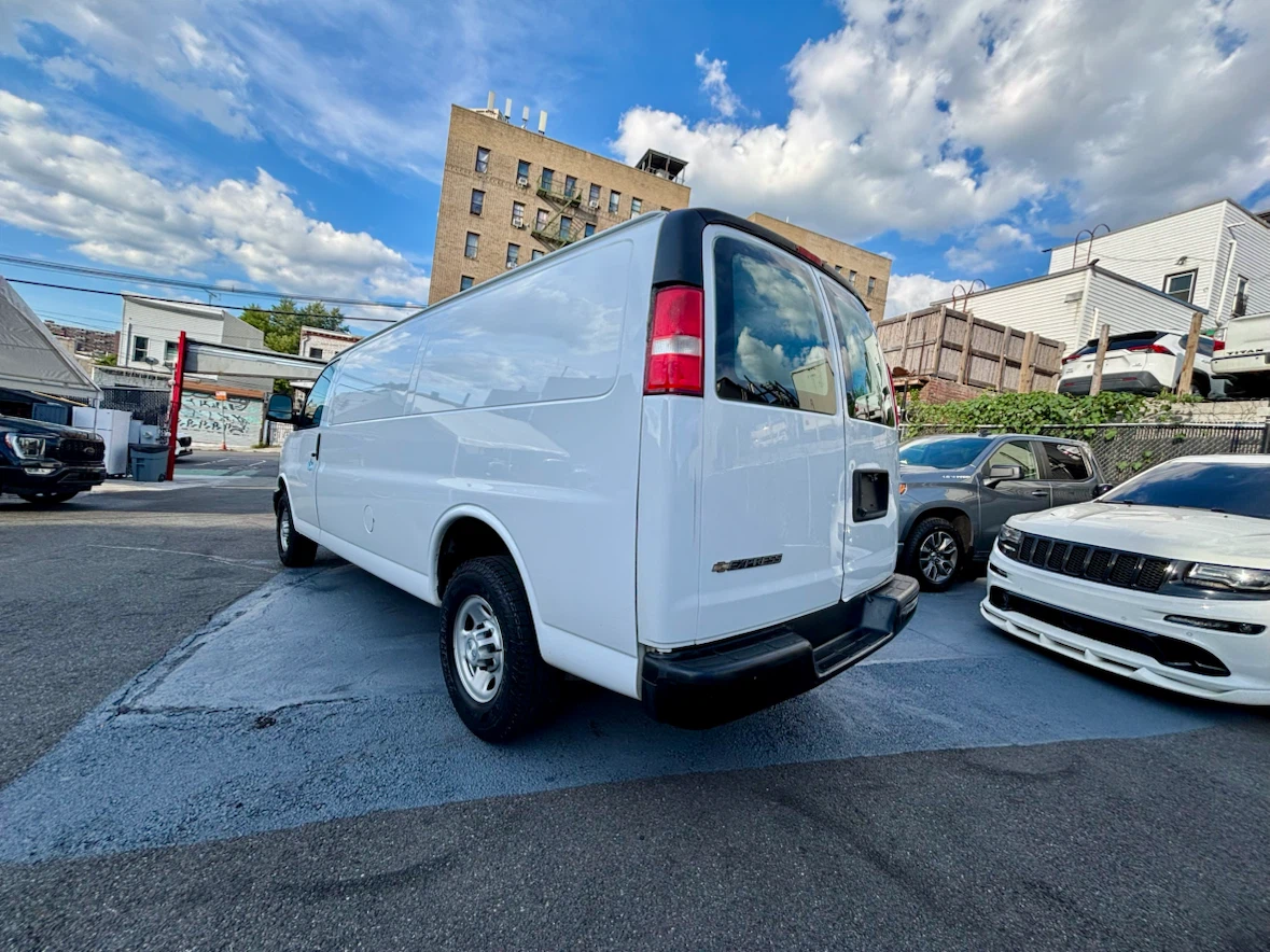 Chevy express 2500 extended 2019 107k - photo 4
