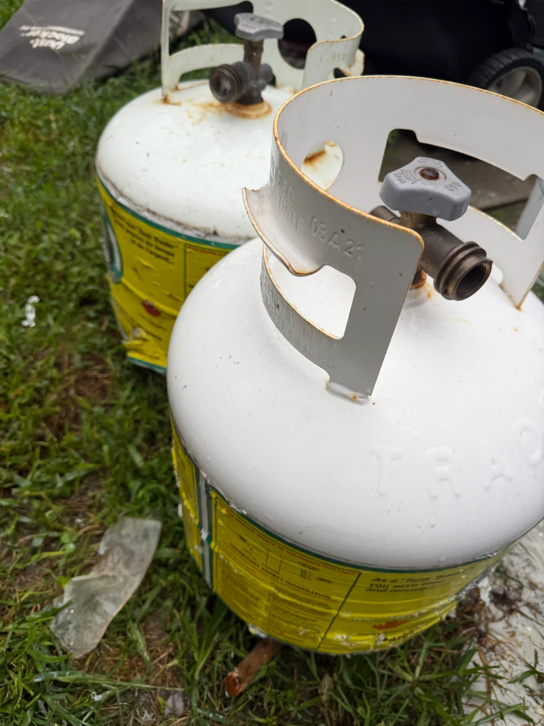 Propane Tanks-15$ each - more than half - photo 4