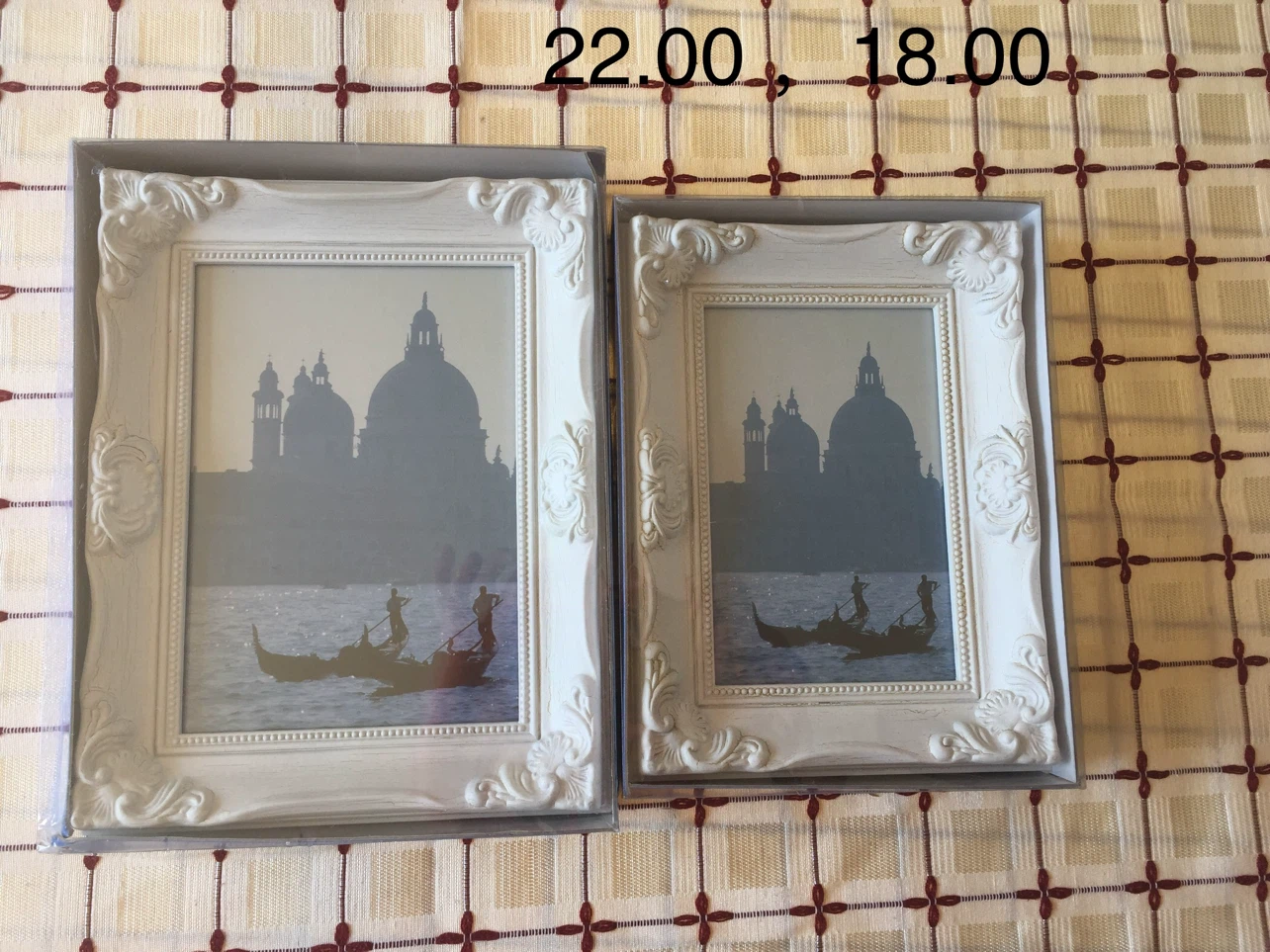 $20 for (set of 2 )White Ornate Photo Frames