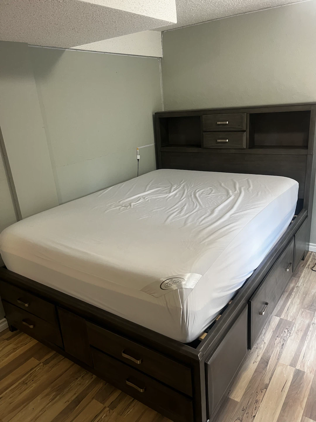 Caitbrook Storage Bed (Queen)