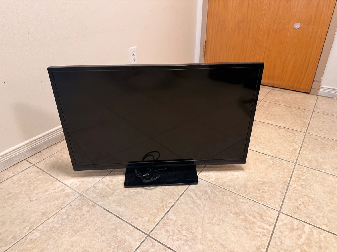 Insignia 32" LED TV $20 - photo 3