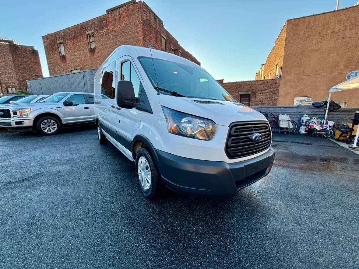 White Ford Transit 250 Cargo Van 2018 - photo 2
