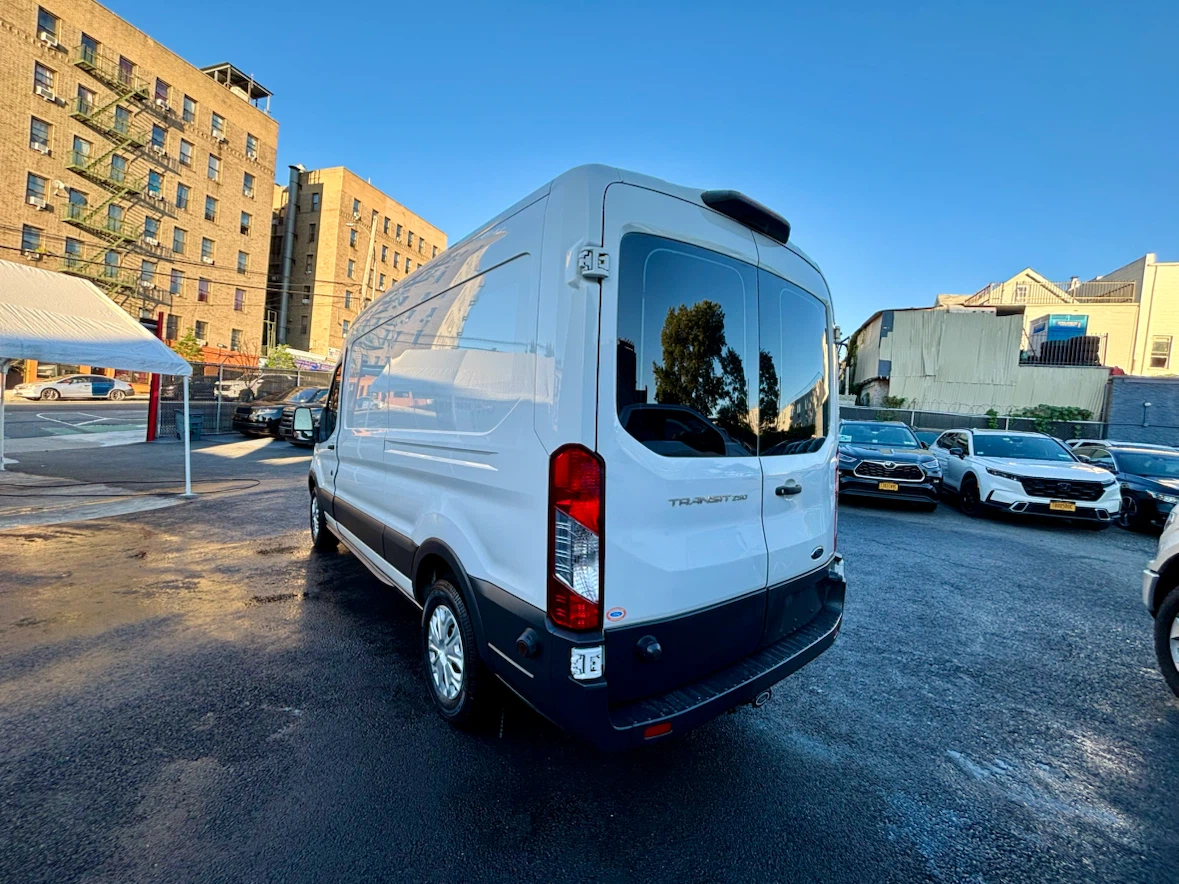 White Ford Transit 250 Cargo Van 2018 - photo 3