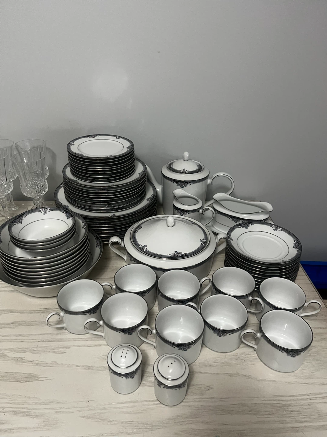 Noritake “Squire Wood” Dinnerware Set