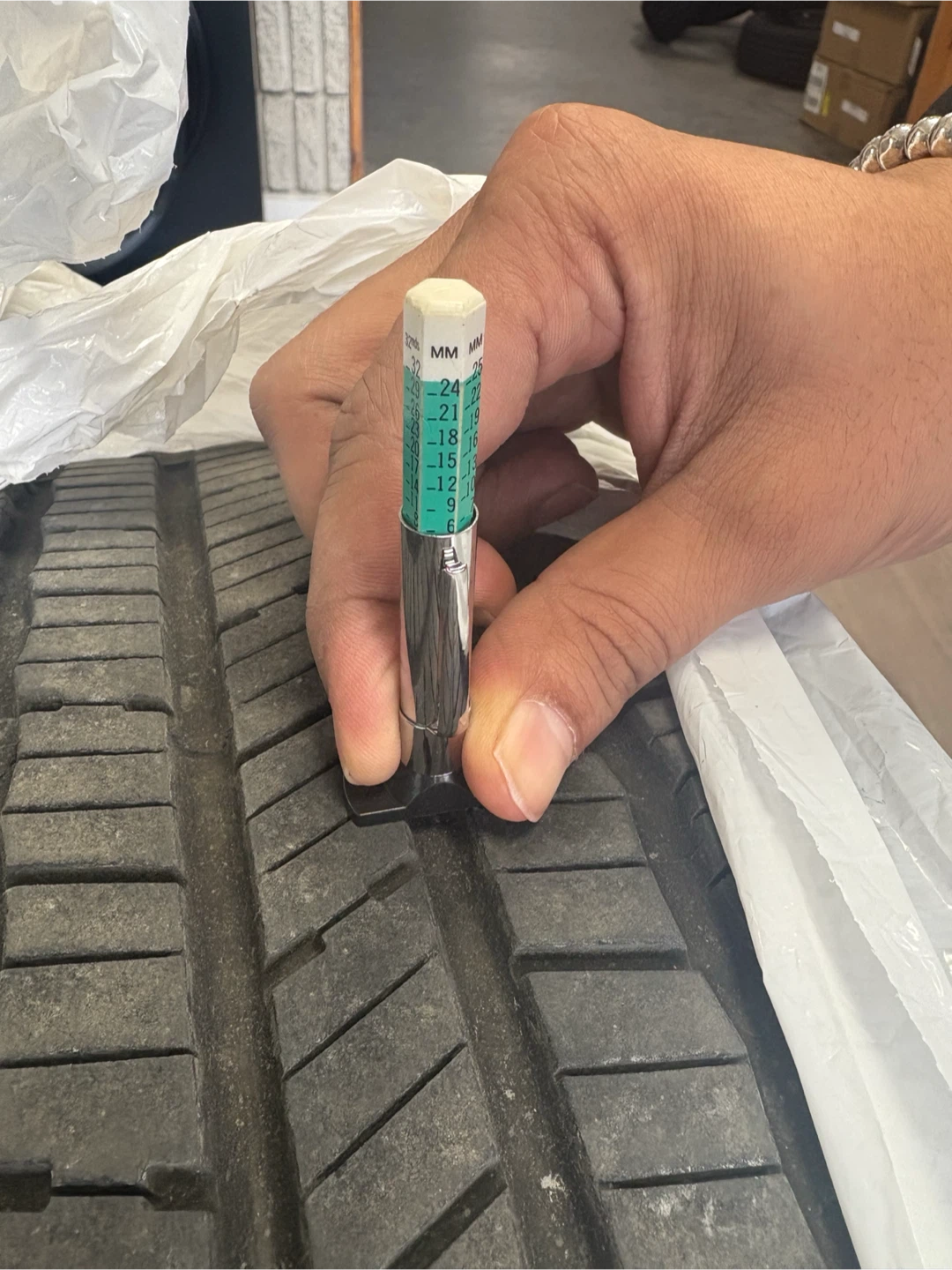 Goodyear All-Season Tire 235/65R18 - photo 4