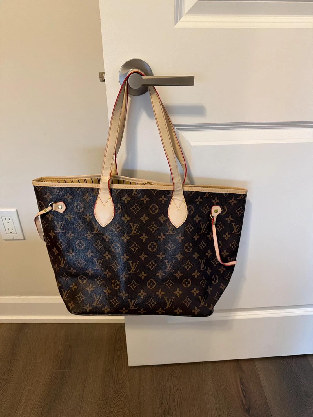 Louis Vuitton Neverfull Tote Bag