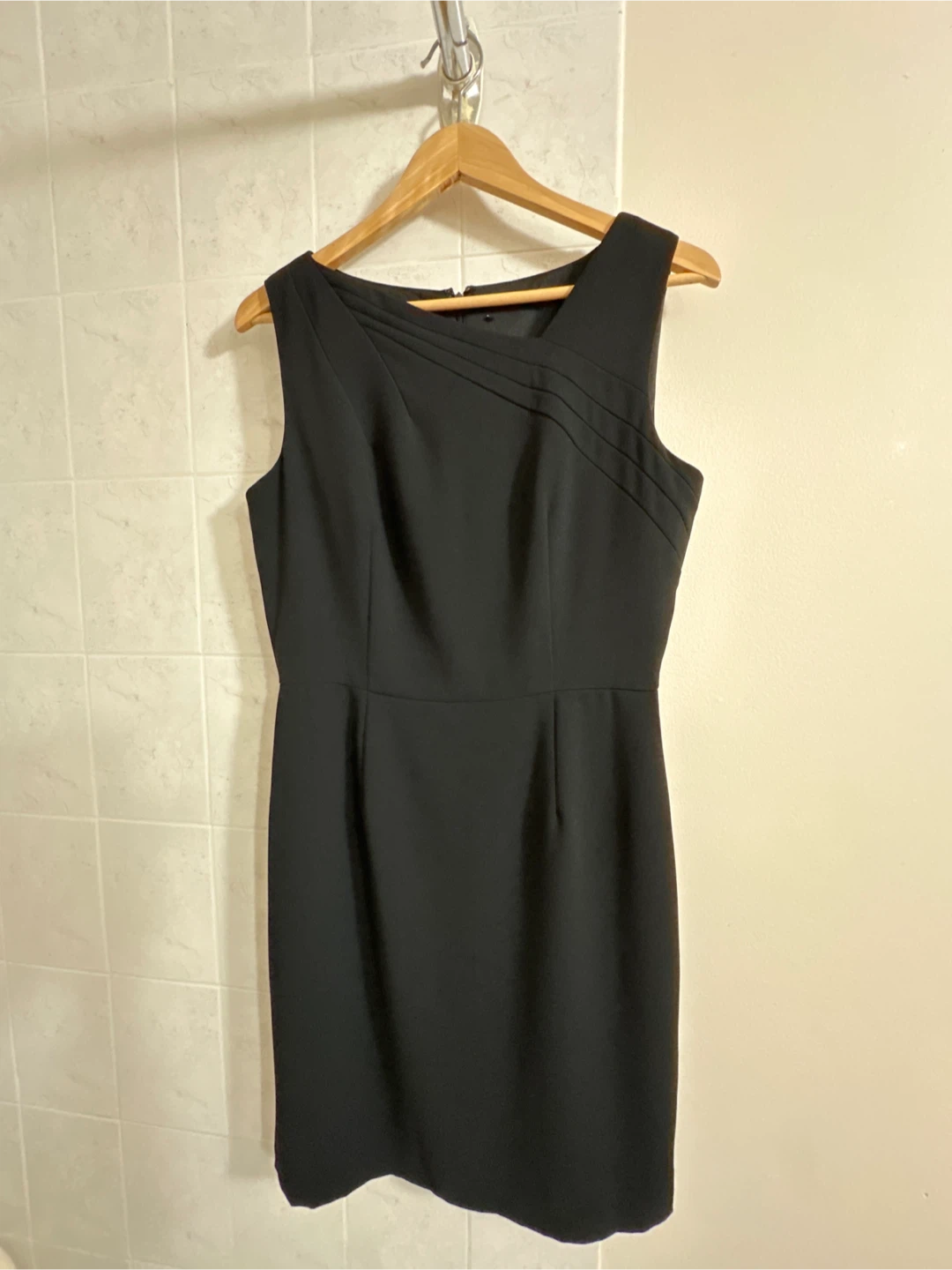 Black Sleeveless Sheath Dress