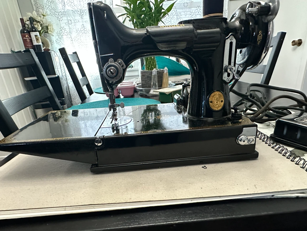 Vintage Singer Portable Electric Sewing Machine - photo 2