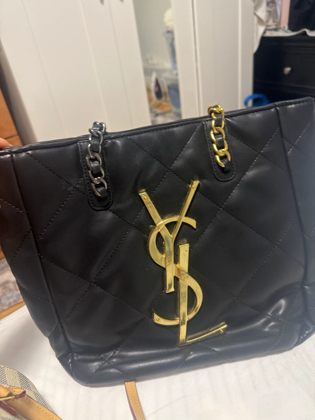 Bag, watch, sunglasses - photo 3