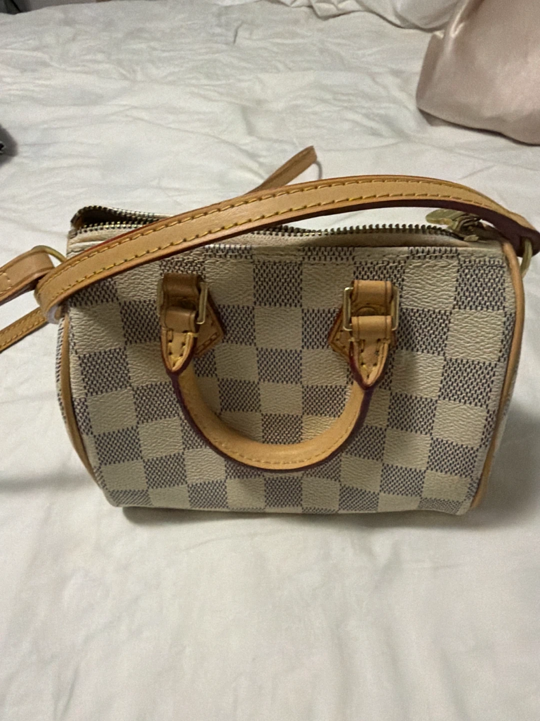 Bag, watch, sunglasses - photo 4