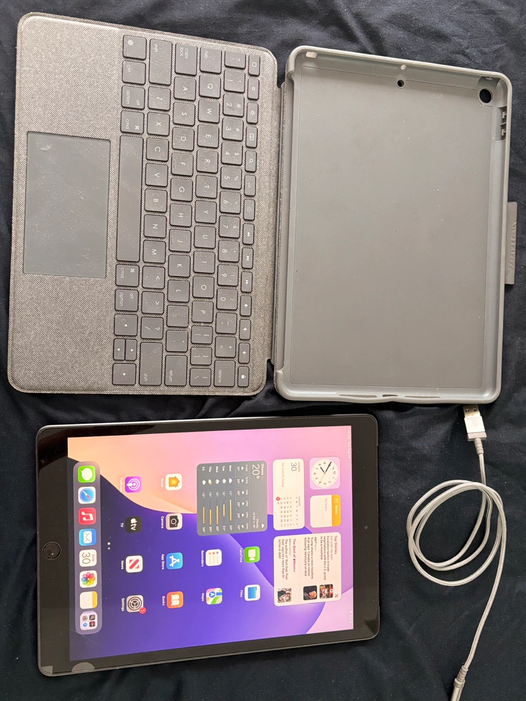 Apple iPad with Keyboard Case and charging cable - photo 2