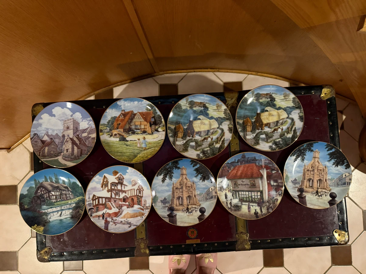 David Winter Cottages Collector Plates Set