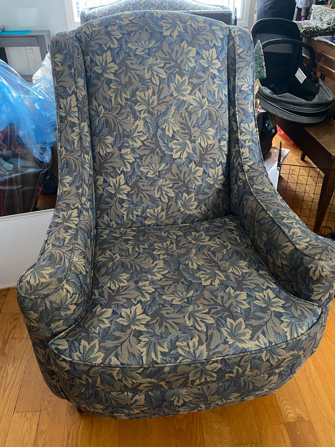 Free… loveseat and chair… pickup only