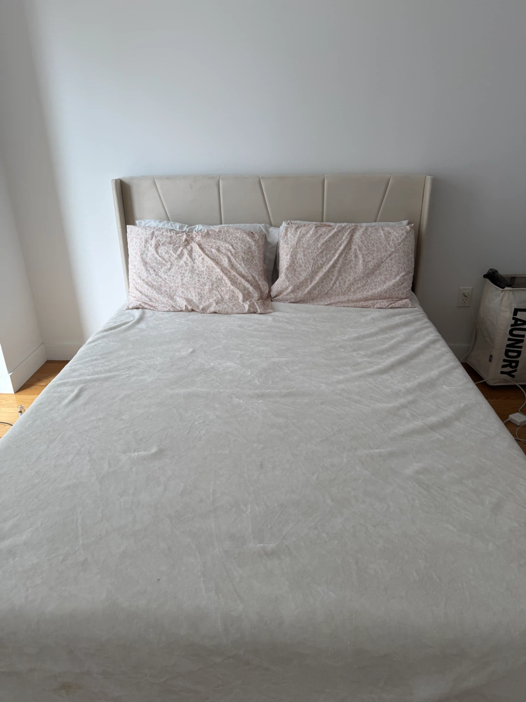 Cream Upholstered Queen Bed Frame with Geometric Headboard - photo 2