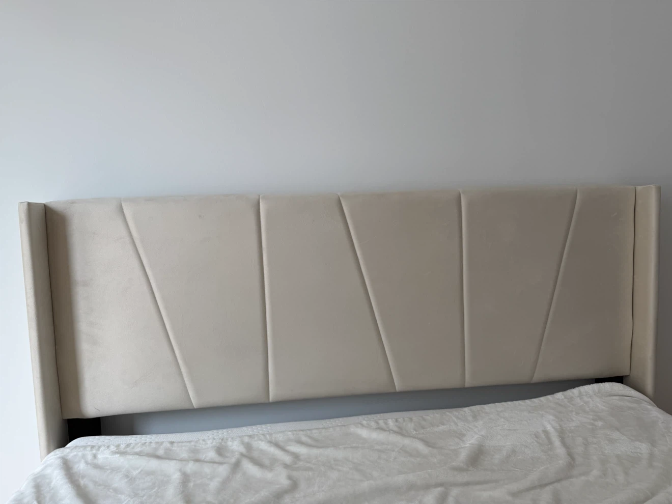 Cream Upholstered Queen Bed Frame with Geometric Headboard - photo 3