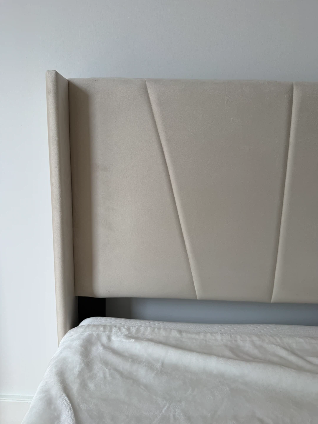 Cream Upholstered Queen Bed Frame with Geometric Headboard - photo 4