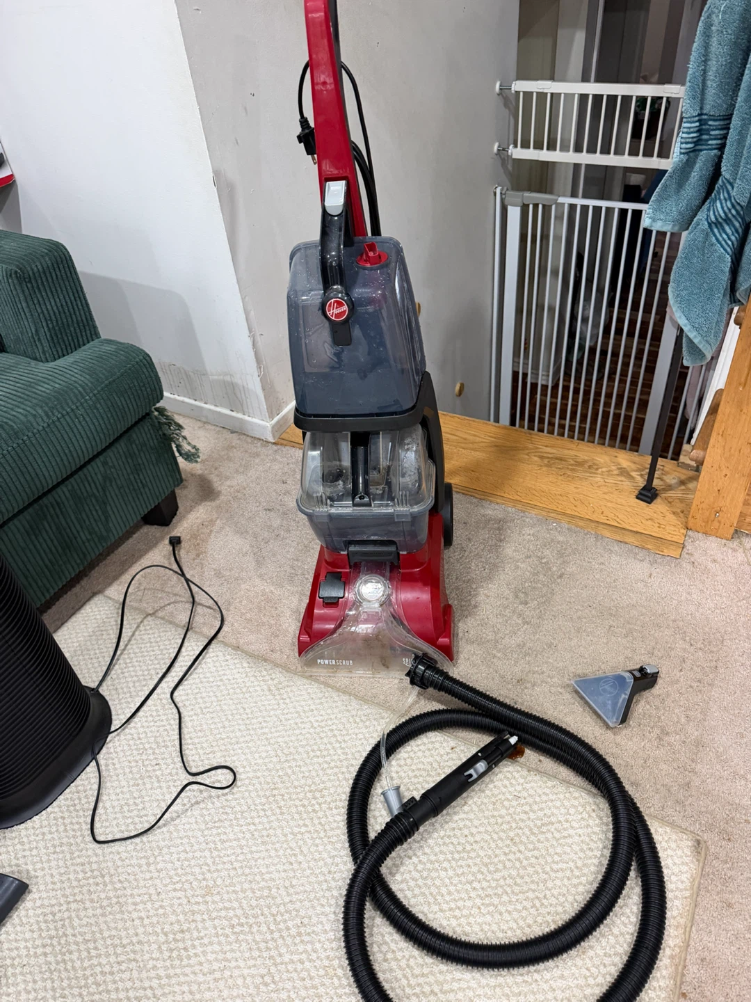 Hoover PowerScrub Carpet Cleaner - photo 2