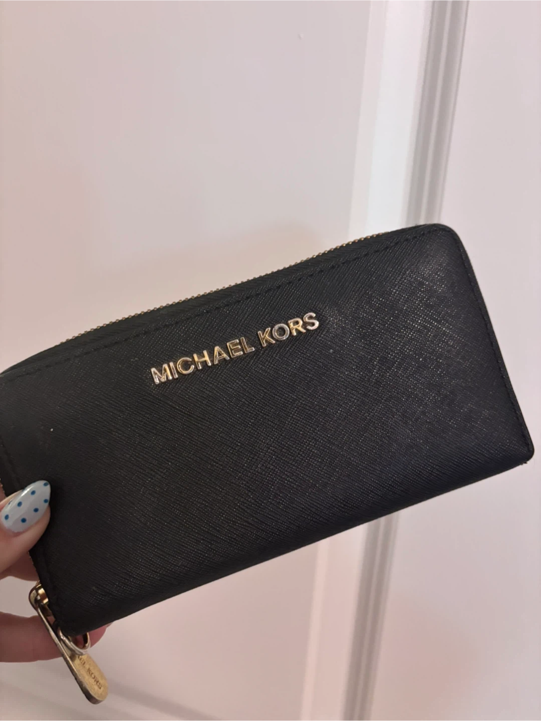 Michael Kors Zip Around Wallet